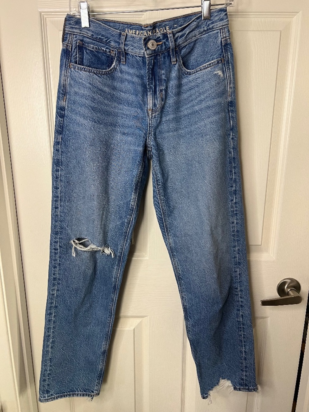 AMERICAN EAGLE 90'S STRAIGHT LEG DISTRESSED JEANS SIZE 2 SHORT